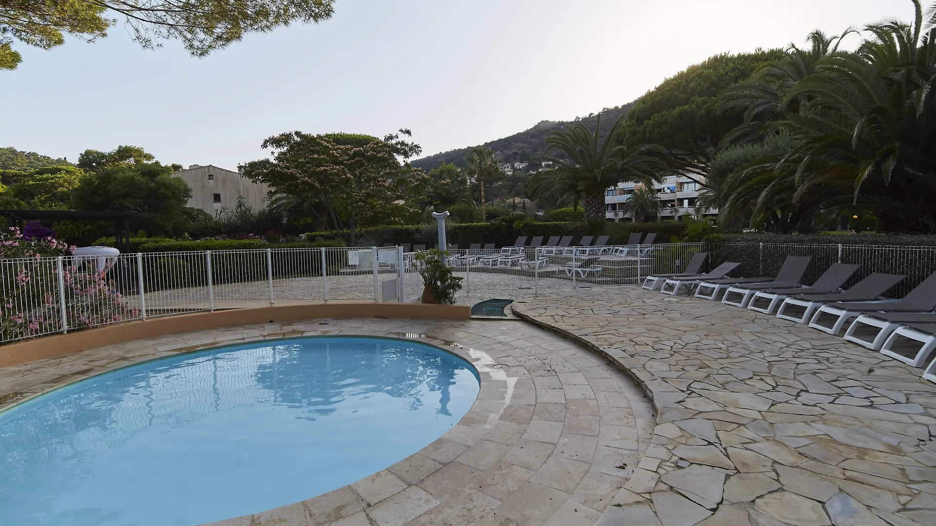 *** Apart Otel Residence Pierre & Vacances L'Anse De Pramousquier Le Lavandou Fransa